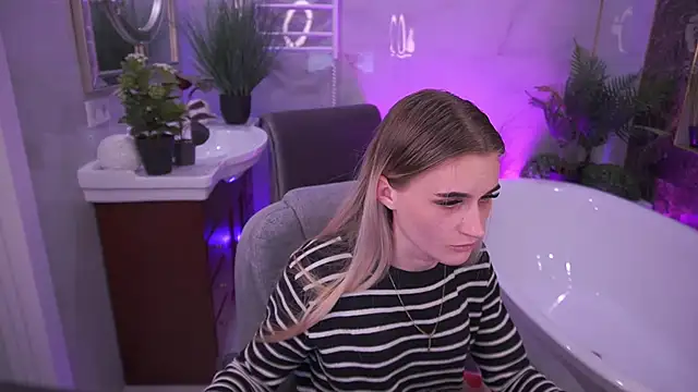 Snapshot of DiamondNina chatting on 04/18/26, 07:58 DiamondNina online show from 04/18/26, 07:58