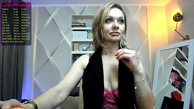 Snapshot of Monika-peach chatting on 06/19/26, 09:18 Monika-peach online show from 06/19/26, 09:18
