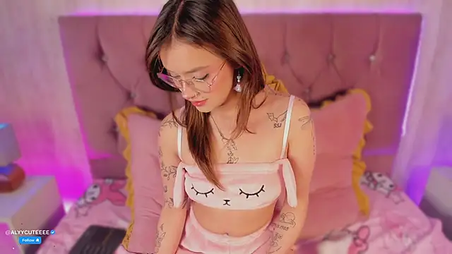 Snapshot of alyy_cut3 chatting on 03/20/26, 08:14 alyy cut3 online show from 03/20/26, 08:14