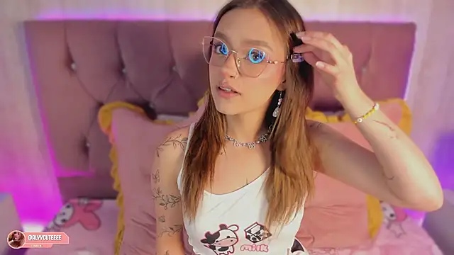 Snapshot of alyy_cut3 chatting on 04/08/26, 08:42 alyy cut3 online show from 04/08/26, 08:42