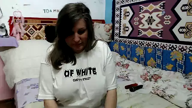 Snapshot of Adelinemilf chatting on 03/25/26, 12:22 Adelinemilf online show from 03/25/26, 12:22