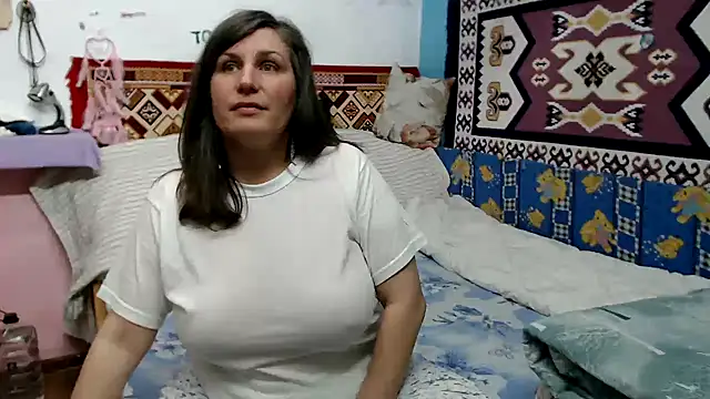 Snapshot of Adelinemilf chatting on 03/31/26, 03:23 Adelinemilf online show from 03/31/26, 03:23