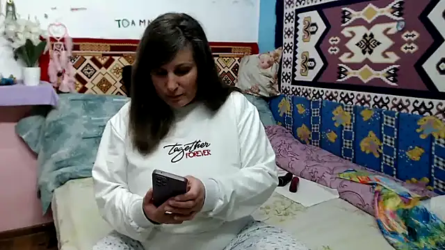 Snapshot of Adelinemilf chatting on 04/10/26, 12:32 Adelinemilf online show from 04/10/26, 12:32