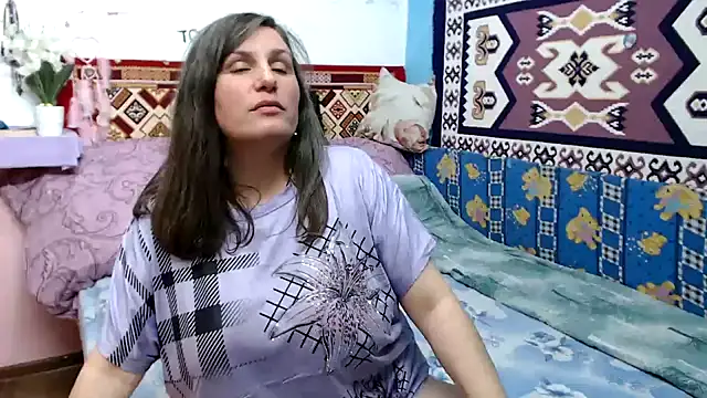 Snapshot of Adelinemilf chatting on 04/21/26, 02:45 Adelinemilf online show from 04/21/26, 02:45