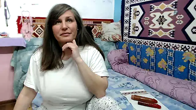 Snapshot of Adelinemilf chatting on 04/28/26, 01:49 Adelinemilf online show from 04/28/26, 01:49