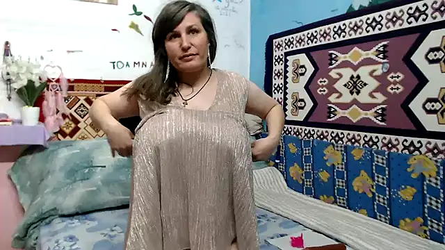 Snapshot of Adelinemilf chatting on 04/30/26, 12:33 Adelinemilf online show from 04/30/26, 12:33