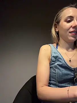 Snapshot of ElenaWhitmore chatting on 03/10/26, 10:15 ElenaWhitmore online show from 03/10/26, 10:15