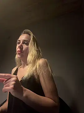 ElenaWhitmore online show from 06/09/26, 10:54