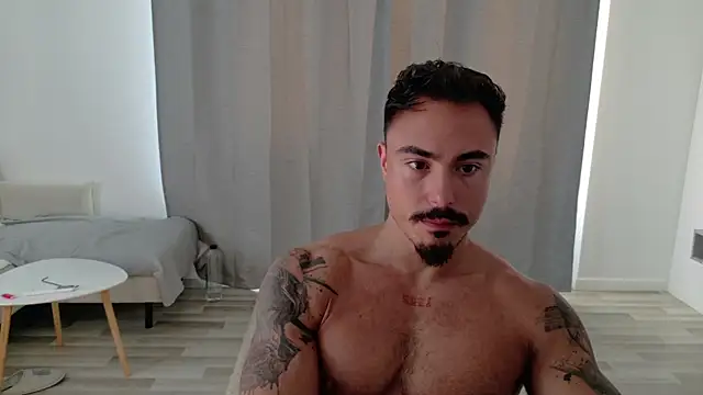 Snapshot of Master_Lukas chatting on 06/25/26, 03:50 Master Lukas online show from 06/25/26, 03:50
