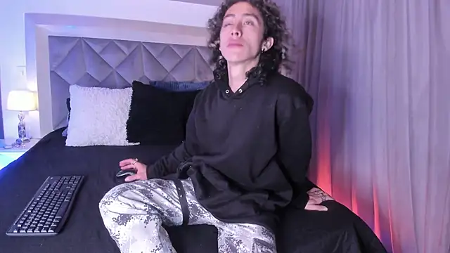 Snapshot of CalmaCaos chatting on 02/12/26, 11:38 CalmaCaos online show from 02/12/26, 11:38