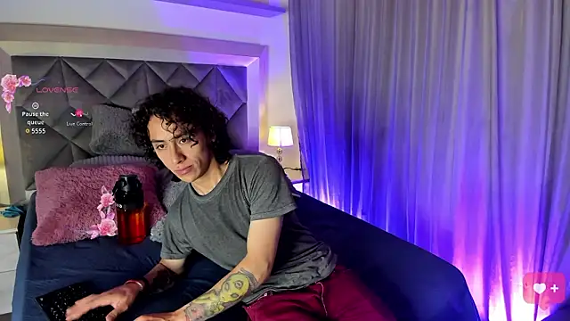 Snapshot of CalmaCaos chatting on 02/26/26, 12:15 CalmaCaos online show from 02/26/26, 12:15