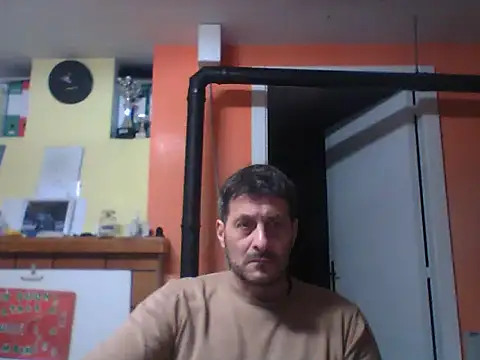 Snapshot of colosone chatting on 02/24/25, 09:52 colosone online show from 02/24/25, 09:52