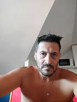 Snapshot of colosone chatting on 09/16/25, 11:33 colosone online show from 09/16/25, 11:33