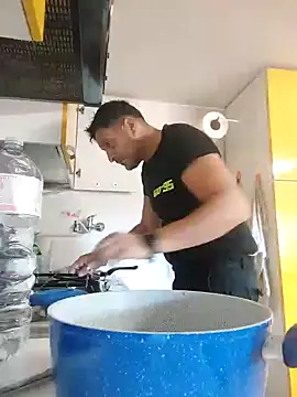 Snapshot of colosone chatting on 10/19/25, 12:39 colosone online show from 10/19/25, 12:39