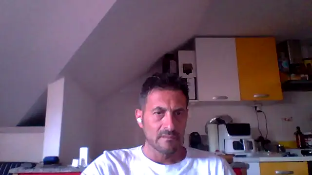 Snapshot of colosone chatting on 06/06/26, 12:10 colosone online show from 06/06/26, 12:10