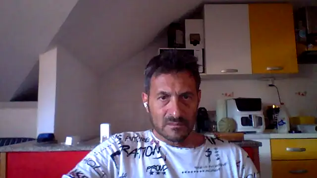 Snapshot of colosone chatting on 06/15/26, 10:17 colosone online show from 06/15/26, 10:17
