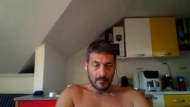 Snapshot of colosone chatting on 06/17/26, 06:38 colosone online show from 06/17/26, 06:38
