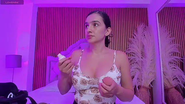 Violett hott  online show from 02/21/26, 01:01