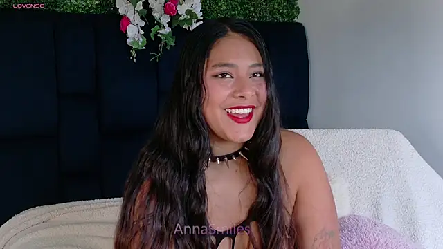 Snapshot of AnnaSmiles chatting on 07/13/26, 06:44 AnnaSmiles online show from 07/13/26, 06:44