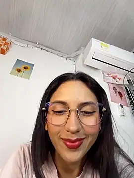 Snapshot of FrierenHot chatting on 03/17/26, 06:39 FrierenHot online show from 03/17/26, 06:39