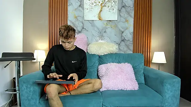 AVENGER BOYS2026 online show from 02/25/26, 07:34