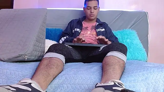 studentdeivy  online show from 02/07/26, 09:57