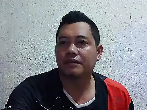 Snapshot of UrAsianGuy90 chatting on 01/06/26, 04:05 UrAsianGuy90 online show from 01/06/26, 04:05