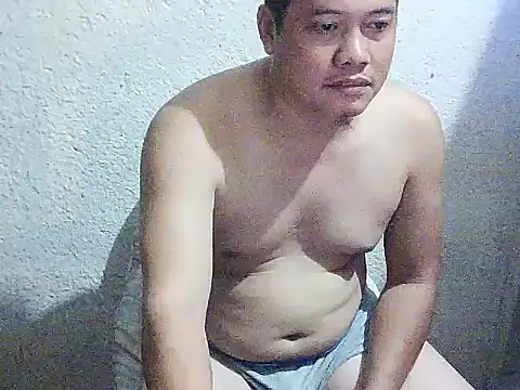 Snapshot of UrAsianGuy90 chatting on 01/13/26, 12:32 UrAsianGuy90 online show from 01/13/26, 12:32