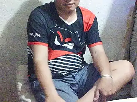 Snapshot of UrAsianGuy90 chatting on 01/14/26, 02:33 UrAsianGuy90 online show from 01/14/26, 02:33