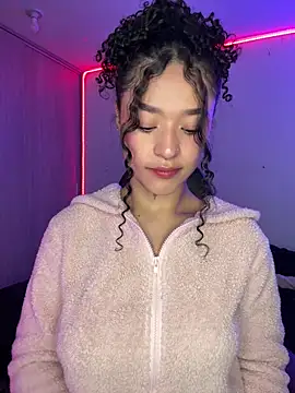 Snapshot of crystal_dlun chatting on 03/21/26, 03:59 crystal dlun online show from 03/21/26, 03:59