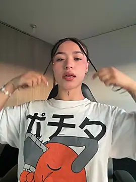 Snapshot of crystal_dlun chatting on 04/03/26, 11:03 crystal dlun online show from 04/03/26, 11:03