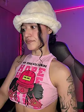 Snapshot of crystal_dlun chatting on 04/05/26, 10:40 crystal dlun online show from 04/05/26, 10:40