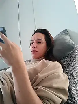 Snapshot of ofjuliaa chatting on 05/25/26, 02:34 ofjuliaa online show from 05/25/26, 02:34