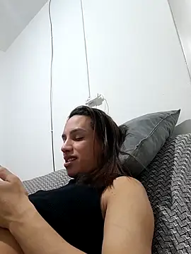 Snapshot of ofjuliaa chatting on 05/28/26, 02:20 ofjuliaa online show from 05/28/26, 02:20