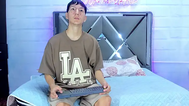 Snapshot of BunnyLove_ chatting on 01/13/26, 12:05 BunnyLove online show from 01/13/26, 12:05