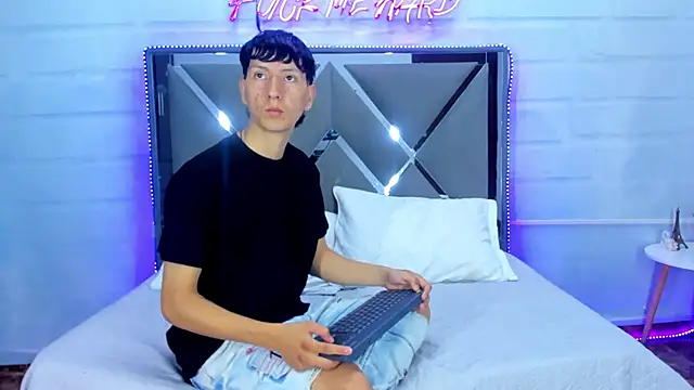 BunnyLove  online show from 04/06/26, 12:08