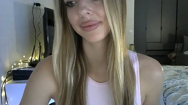 Snapshot of LizaSweetyq chatting on 02/22/26, 08:57 LizaSweetyq online show from 02/22/26, 08:57