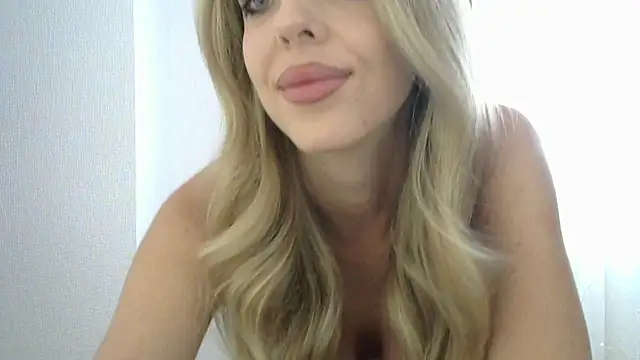 Snapshot of LizaSweetyq chatting on 06/26/26, 12:42 LizaSweetyq online show from 06/26/26, 12:42