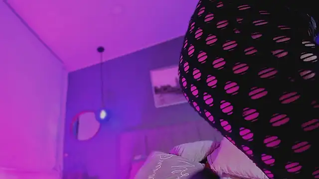 Snapshot of Nathalia_stone_ chatting on 01/18/26, 05:33 Nathalia stone online show from 01/18/26, 05:33