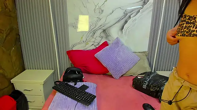 Snapshot of miarose_69 chatting on 04/15/26, 02:18 miarose 69 online show from 04/15/26, 02:18