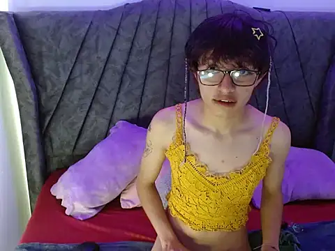 Snapshot of Angel_adrien chatting on 02/02/26, 12:48 Angel adrien online show from 02/02/26, 12:48