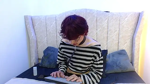 Snapshot of Angel_adrien chatting on 02/10/26, 01:04 Angel adrien online show from 02/10/26, 01:04