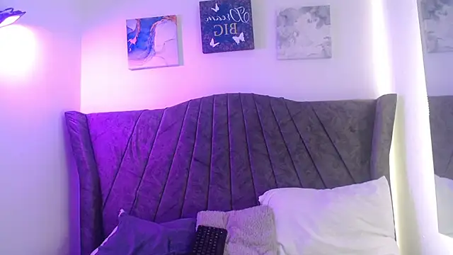 Snapshot of Angel_adrien chatting on 04/13/26, 12:54 Angel adrien online show from 04/13/26, 12:54