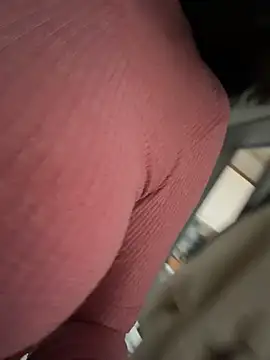 Snapshot of wy2026 chatting on 03/31/26, 12:12 wy2026 online show from 03/31/26, 12:12