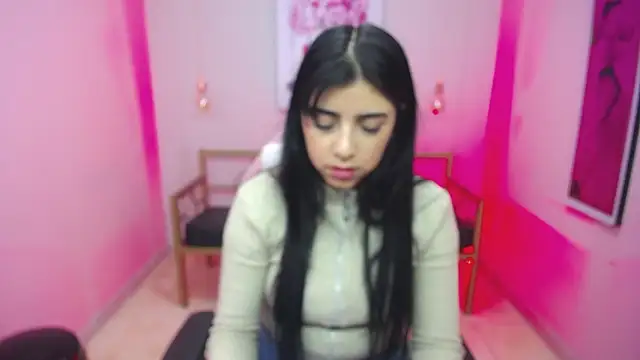 Snapshot of Adri_gomez_x chatting on 05/17/26, 12:45 Adri gomez x online show from 05/17/26, 12:45