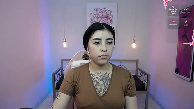 Snapshot of Adri_gomez_x chatting on 06/14/26, 12:29 Adri gomez x online show from 06/14/26, 12:29