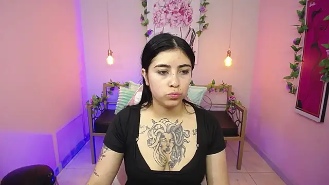 Snapshot of Adri_gomez_x chatting on 06/27/26, 12:22 Adri gomez x online show from 06/27/26, 12:22