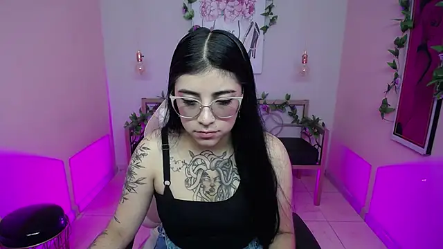 Snapshot of Adri_gomez_x chatting on 07/13/26, 12:19 Adri gomez x online show from 07/13/26, 12:19