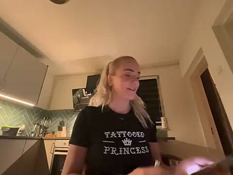 Snapshot of missconly chatting on 03/04/26, 12:38 missconly online show from 03/04/26, 12:38