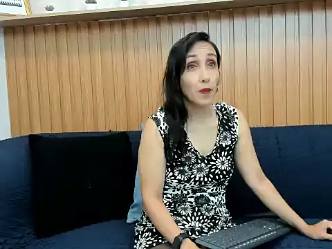 Snapshot of Riley_Reid_Milf chatting on 04/30/26, 12:44 Riley Reid Milf online show from 04/30/26, 12:44